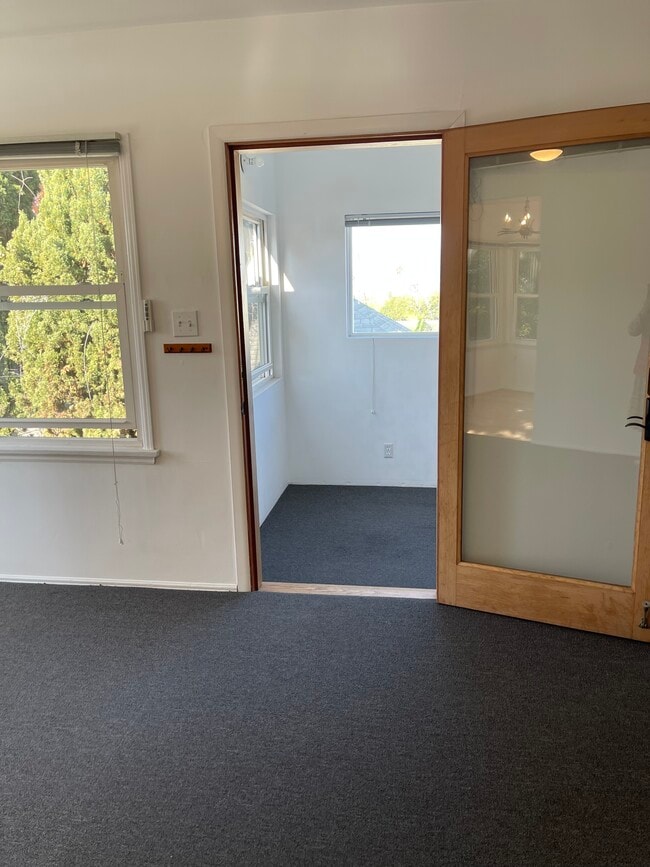 Living room entr - 1827 18th St