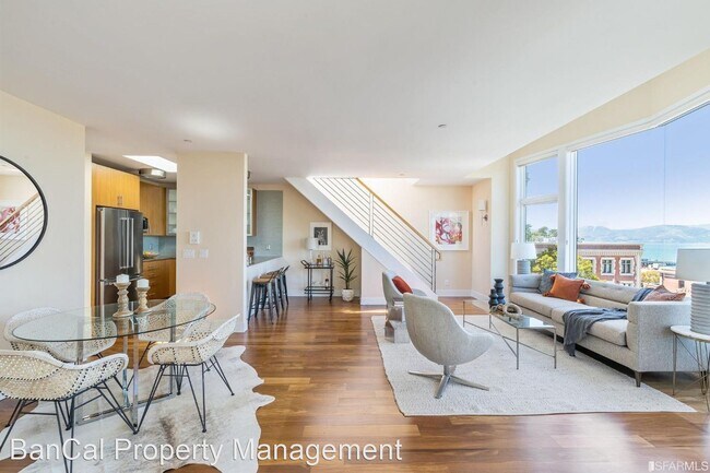 Building Photo - 2 br, 2 bath House - 889 North Point Stree...