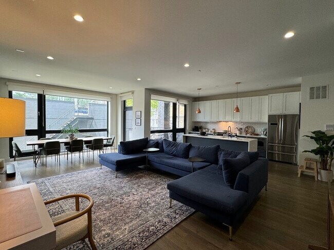Foto del edificio - 1020 N Marshfield Ave