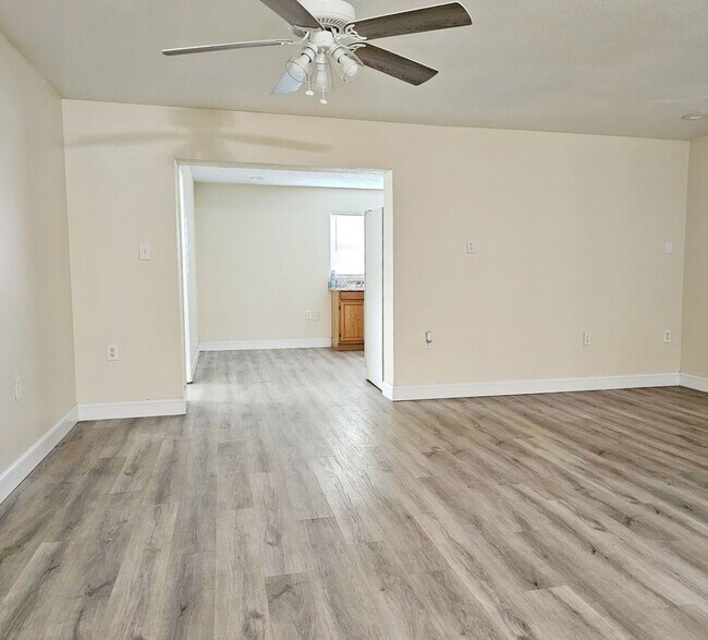 Foto del edificio - 3 Bedroom 2 Bath 1 Car Garage Home in St. ...