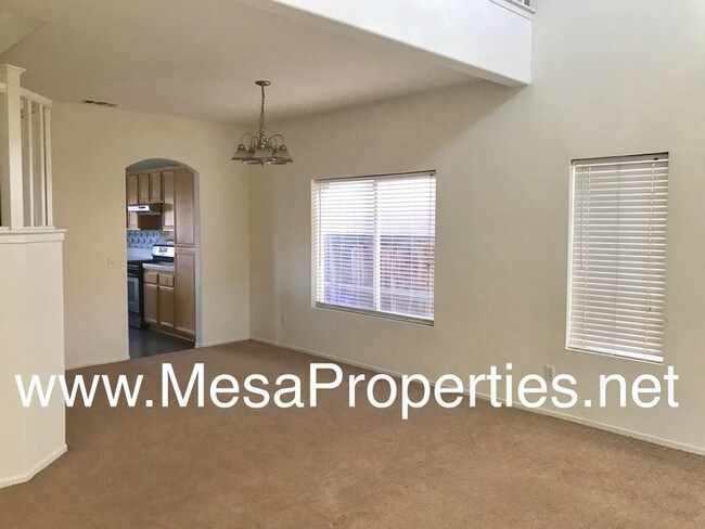 Foto del edificio - 4 Bedroom 3 Bathroom Home in Victorville
