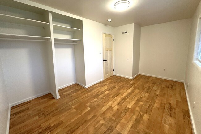 Foto del edificio - Great house in prime location now available, wont last long!