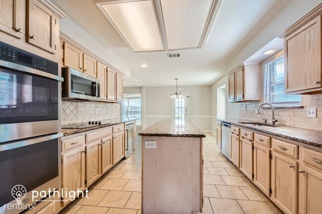 Foto del edificio - 4 br, 2.5 bath House - 2006 Arapaho Trail ...