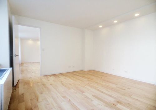 Building Photo - 323 Greenwich St