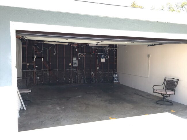 Garage - 1818 259th Pl