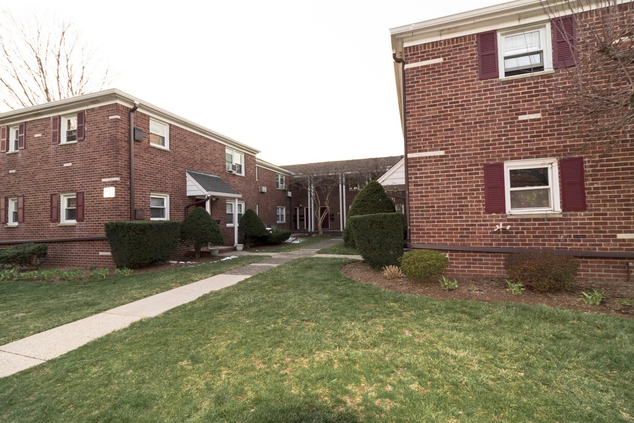 Primary Photo - 721 Broad Ave