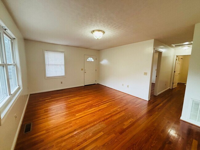 Foto del edificio - 3 Bedroom 2 Bathroom Townhouse