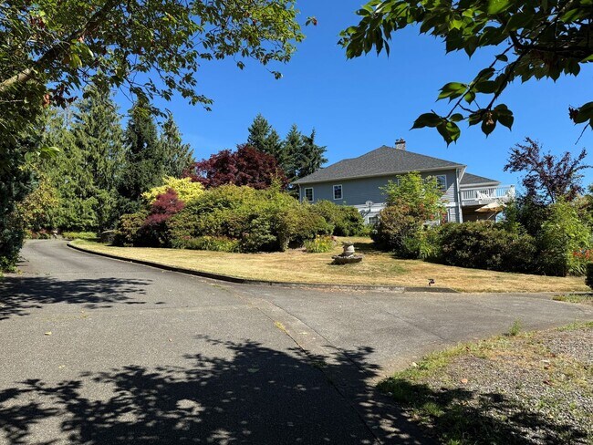 Foto del edificio - Fully Furnished ALL UTILITIES INCLUDED