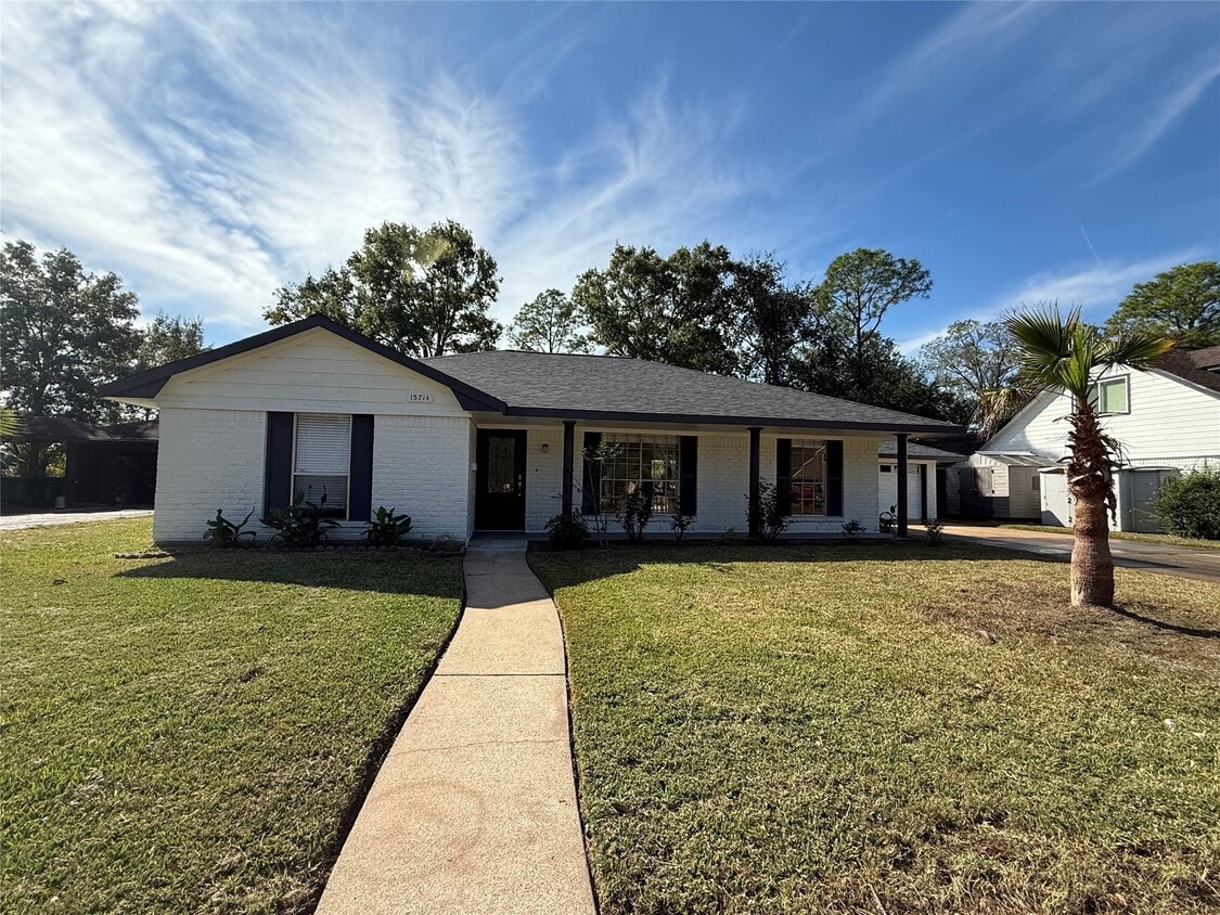 Primary Photo - 15714 Torry Pines Rd