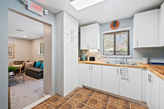 Building Photo - 4501 Briarcliff Ln