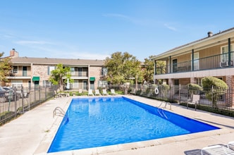 Building Photo - 4624 Parkoaks Dr