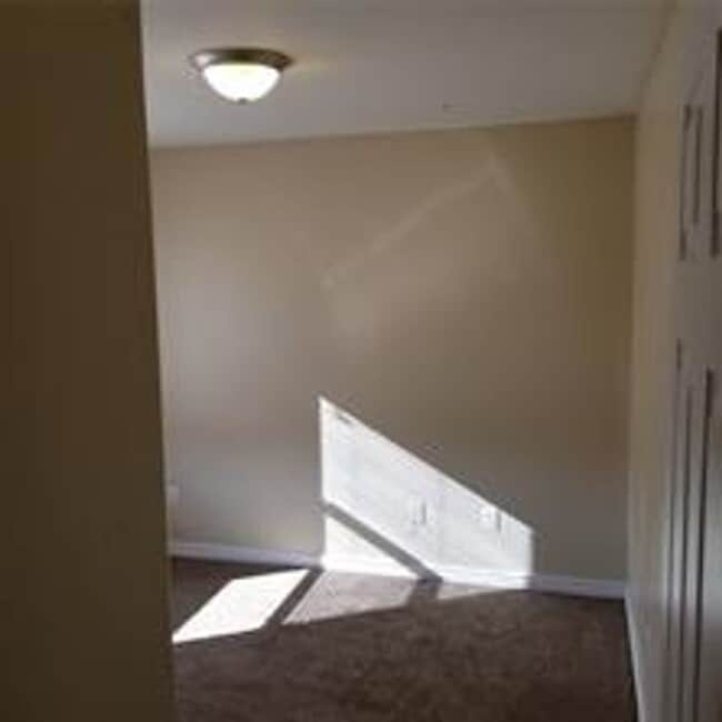 Building Photo - 330-330 Graystone Cir