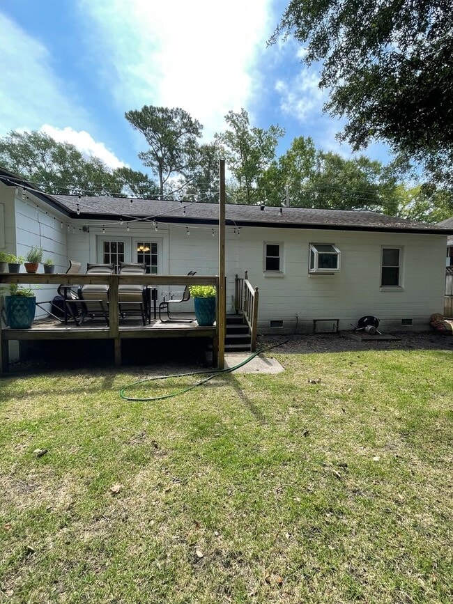 Building Photo - West Ashley Home in Pinecrest Gardens!