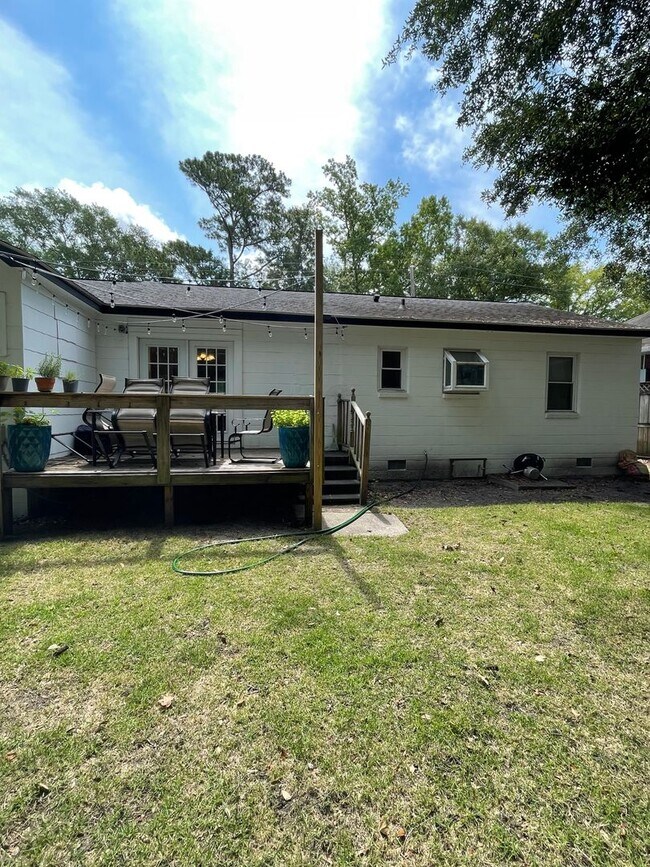 Foto del edificio - West Ashley Home in Pinecrest Gardens!