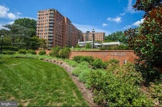 Building Photo - 4201 Cathedral Ave NW