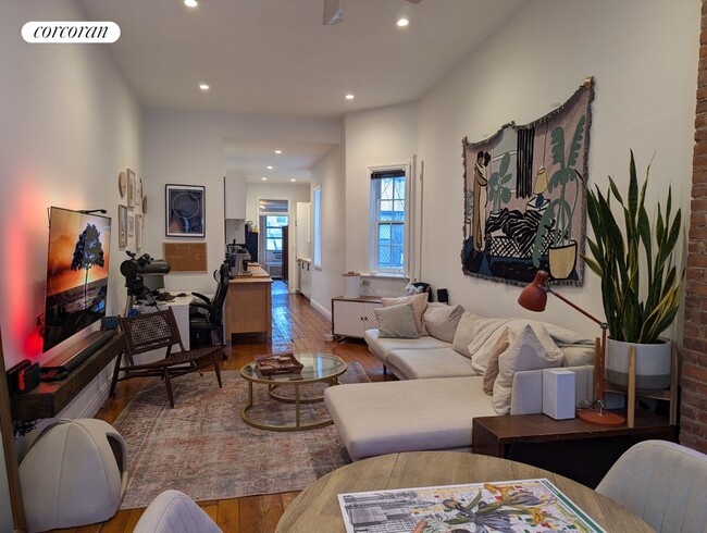 Foto del edificio - 236 E 6th St