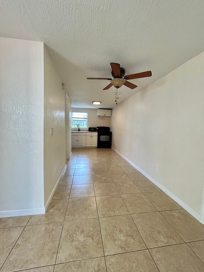 Living room - 4221 SW 36th St