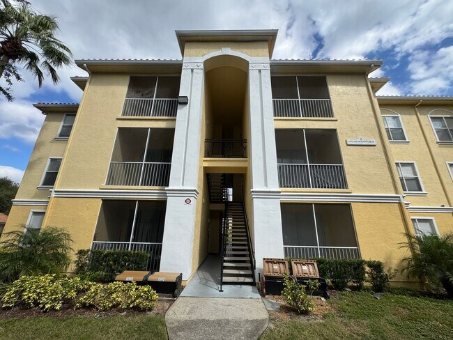 Upgraded 2 Bed/1 Bath First Floor Condo in... - Upgraded 2 Bed/1 Bath First Floor Condo in...