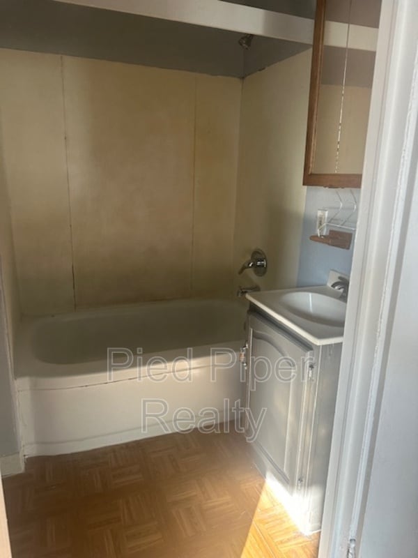 Foto del edificio - 331 W Homer St