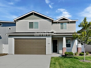 Building Photo - 724 S Retort Ave