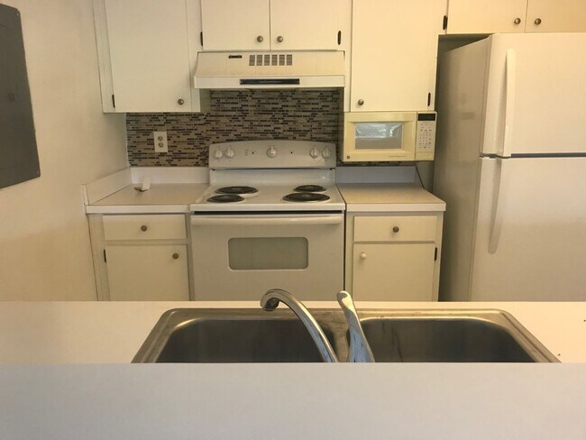 Foto del edificio - One Bedroom, One Bathroom Condo