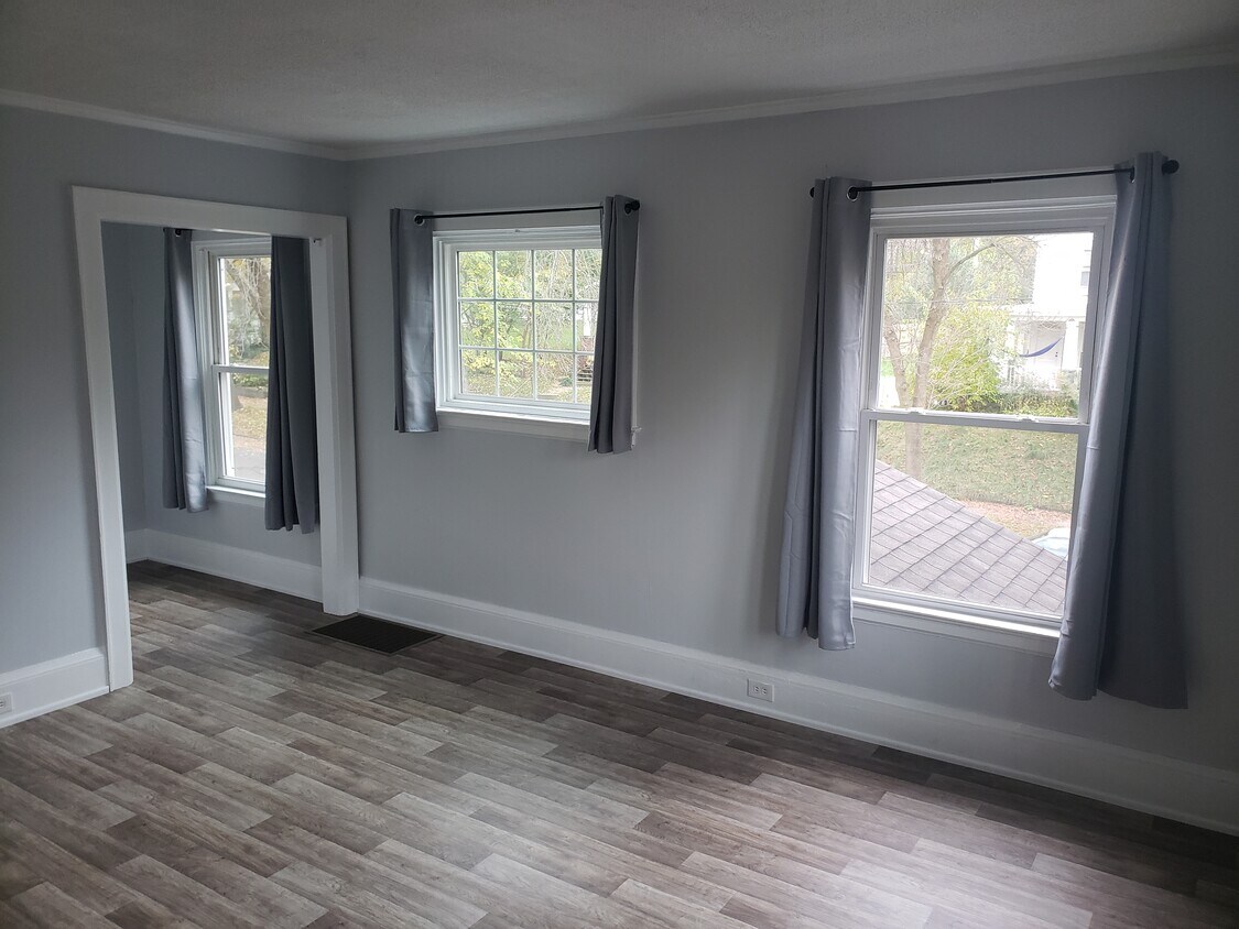 Livingroom - 756 Clancy Ave NE