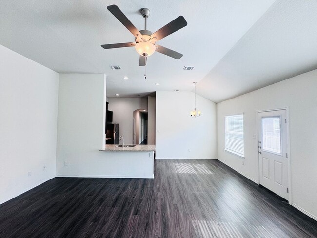 Building Photo - Luxury Duplex 3/2 in Seguin Navarro ISD