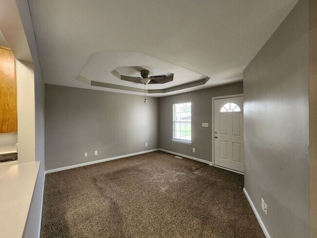 Foto del edificio - $1400 3 bed 2 bath Oak Grove Home