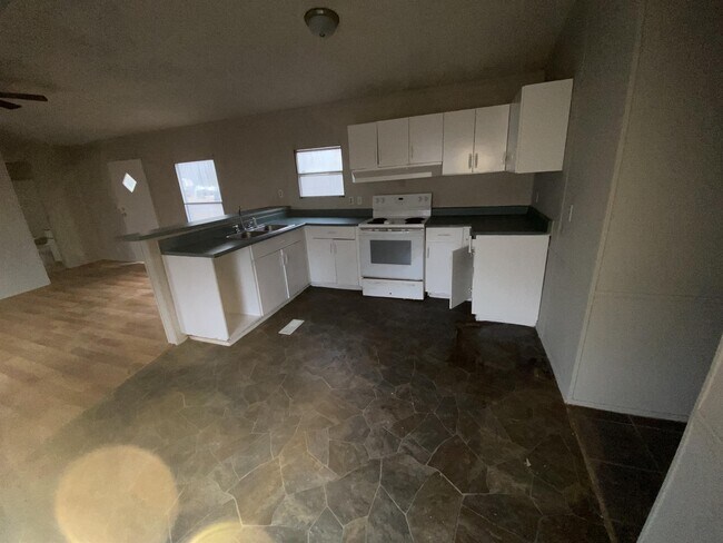 Foto del edificio - 1628 Pinon Ln