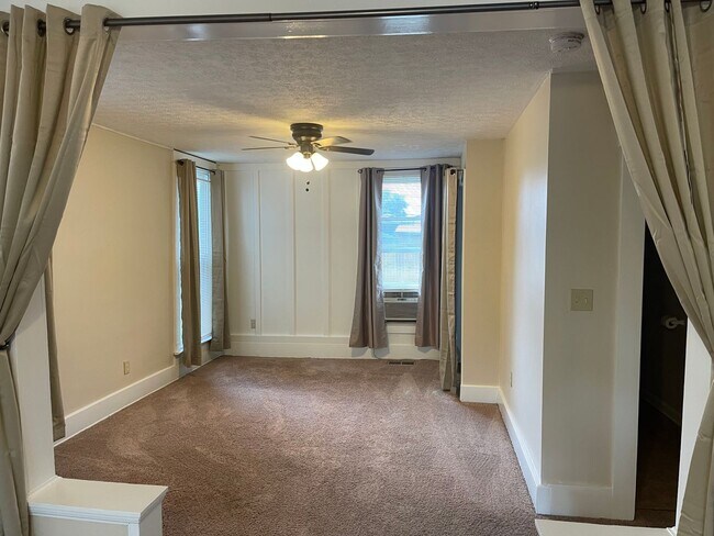 Building Photo - 310 E 14th St