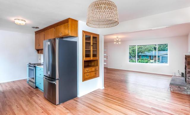 Building Photo - 4 bedroom in Seattle WA 98126