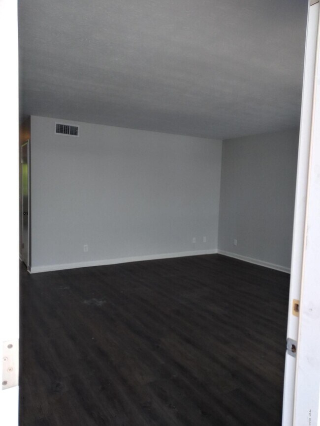 Foto del edificio - 2216 Spring Park Rd