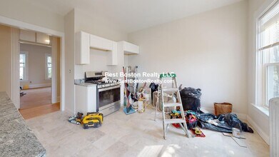 Building Photo - 156 School St