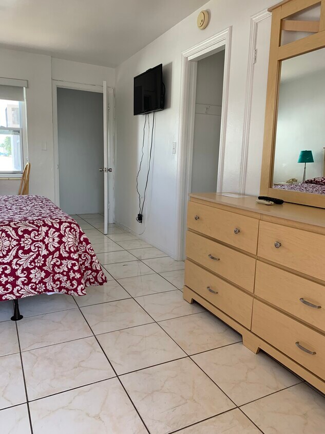 Foto principal - 617 N Birch Rd