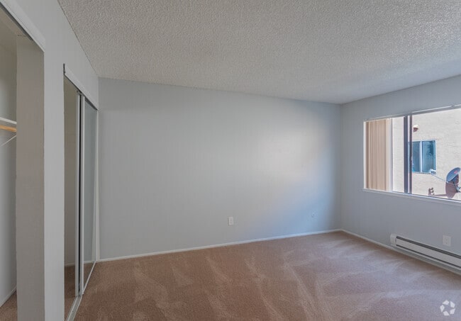 Building Photo - Del Coronado Apartments