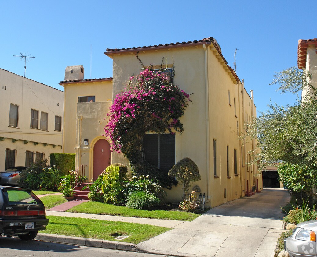 Building Photo - 413 N Sierra Bonita Ave