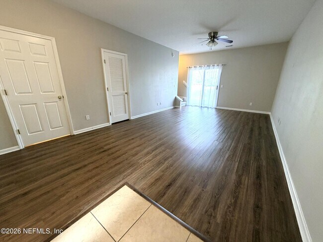 Foto del edificio - 295 Leese Dr