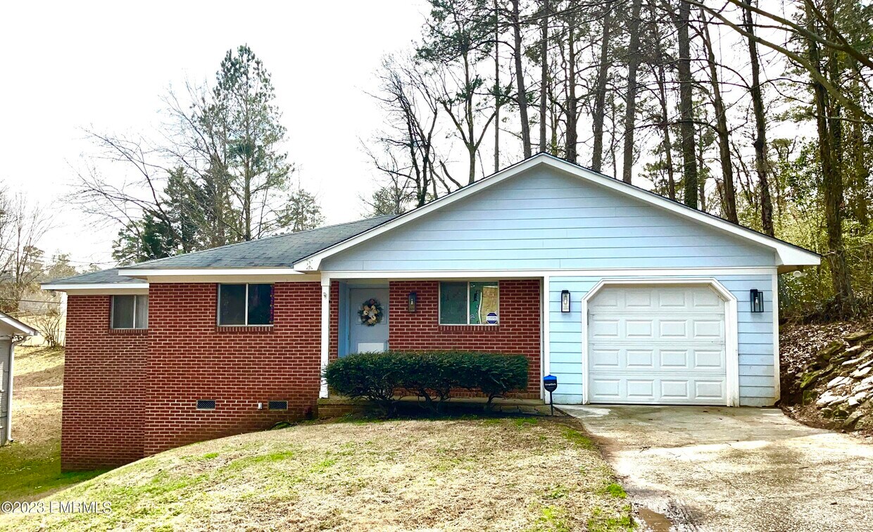 Primary Photo - 2113 Valleyview Dr