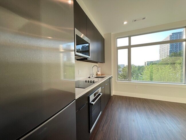 Building Photo - 99 Sumner St