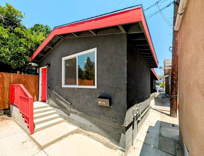 Building Photo - 1575 1/2 Munson Avenue