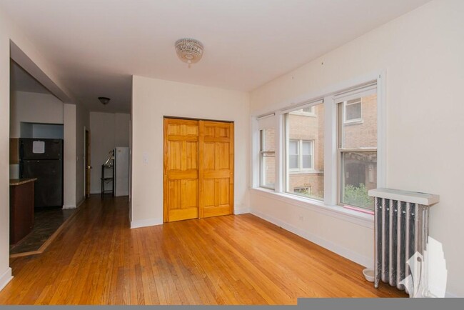 Building Photo - 4710 N Winchester Ave