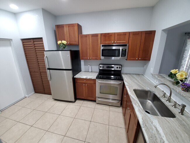 Kitchen - 197 NW Eller St