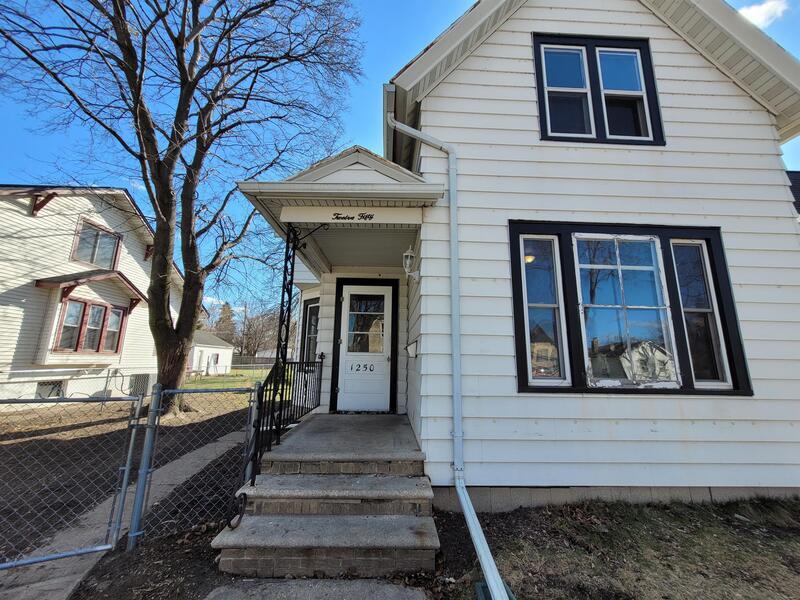 Primary Photo - 1250 Elm St
