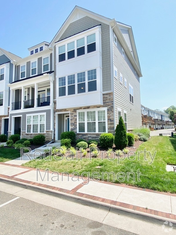 Building Photo - 1575 Green Hill St