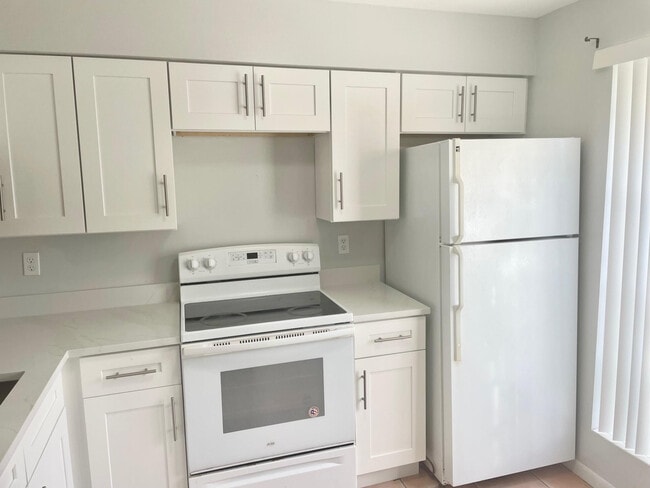 Building Photo - 2700 S Oakland Forest Dr