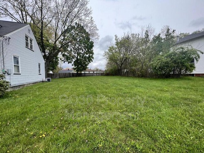 Building Photo - 975 Glenwood St NE