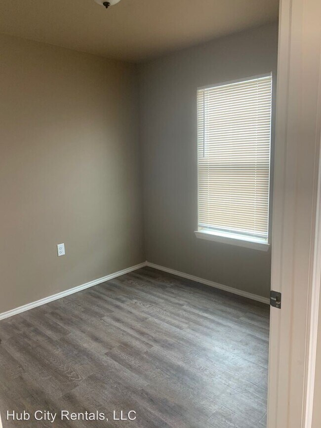 Building Photo - 3 br, 1 bath Apartment - 6522 Temple Avenue