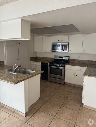 Building Photo - 4686 Pinecrest Cir
