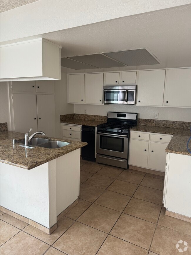 Building Photo - 4686 Pinecrest Cir