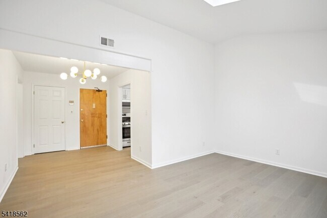 Foto del edificio - 66 Park Ave